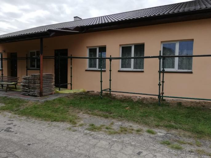 Wykonano elewację świetlicy w Dołach