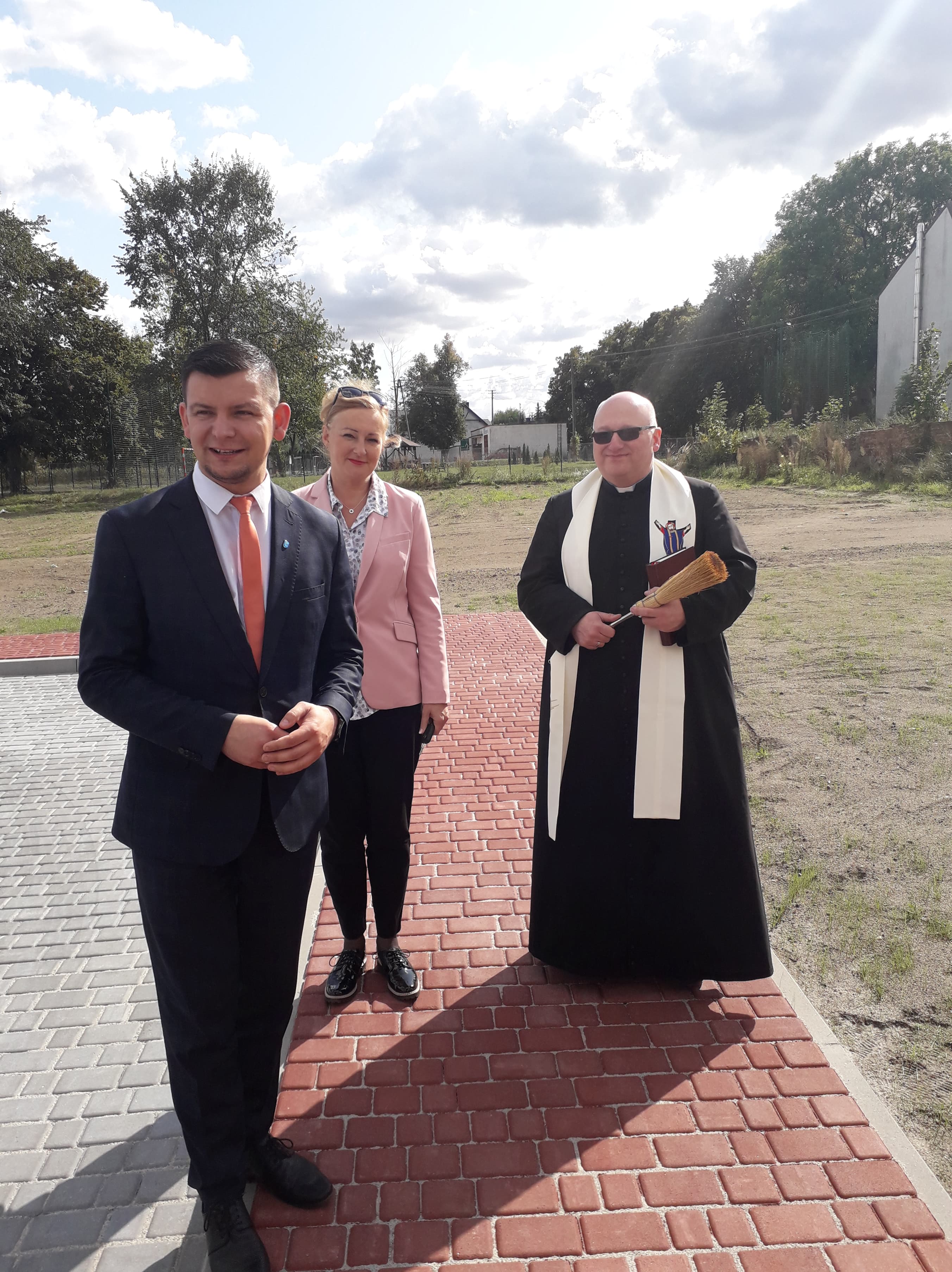 Plac przy ośrodku zdrowia oddany do użytkowania