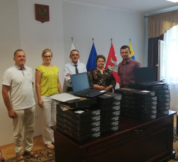 Kolejne laptopy trafią do uczniów