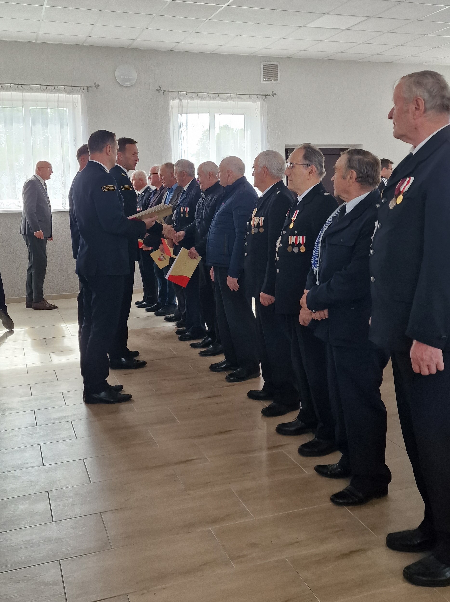 Wręczenie dodatków ratowniczych Strażakom OSP z powiatu słupeckiego